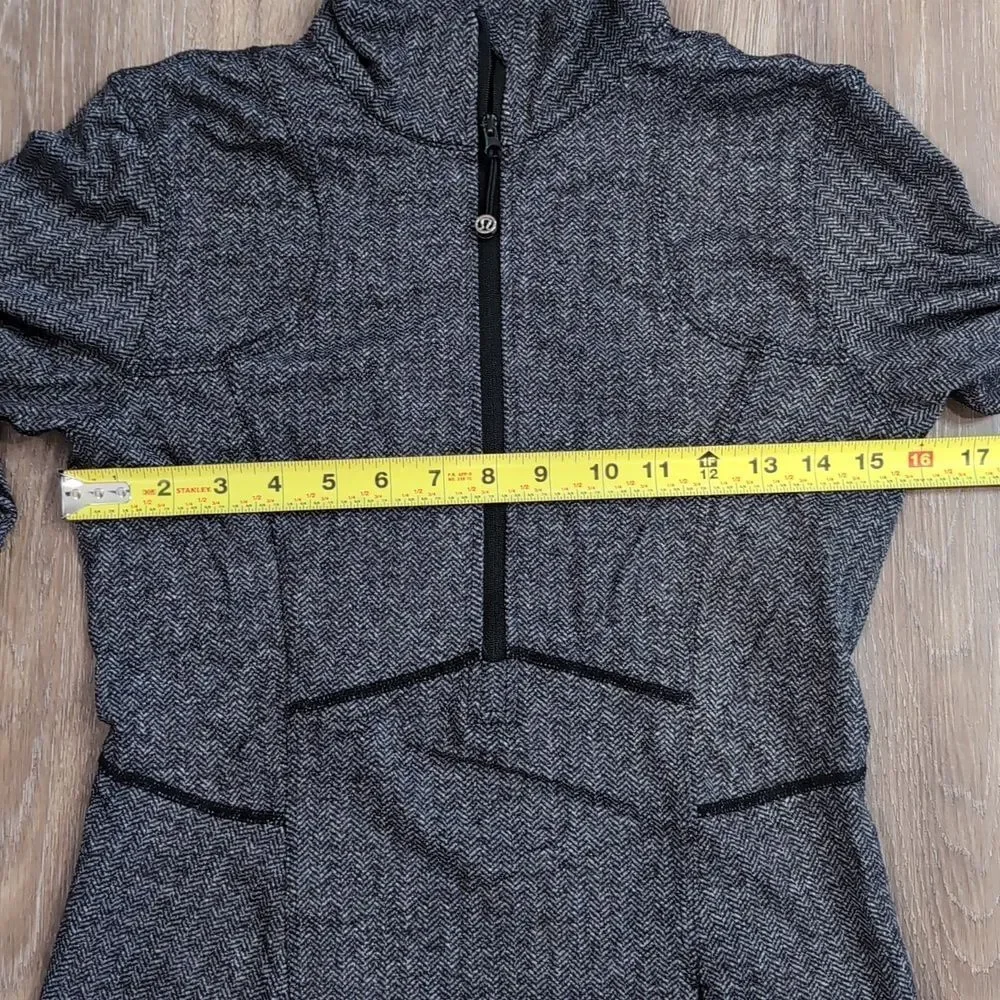 Lululemon Toasty Tech Herringbone Half Zip Pullover Thumbholes